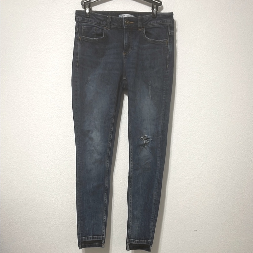 Zara Blue Skinny Jeans with Tapered Leg and Mid-Rise Waist Size 0 EUC
